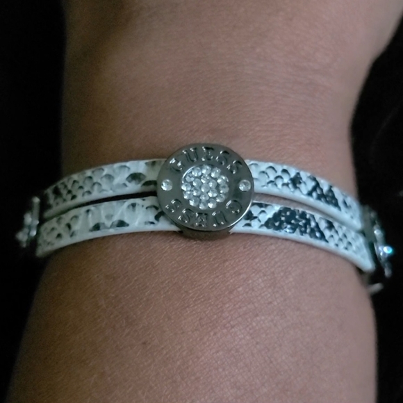 Guess Bracelet with Magnetic Clasp-NWOT - Picture 3 of 7